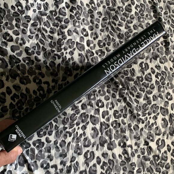 Harley Davidson Book The Legendary Models Pascal Szymezak - Picture 5 of 12